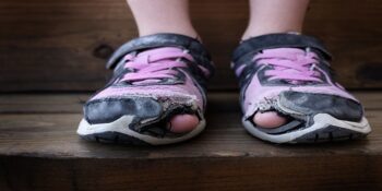 PLAN PAUVRETÉ : DES MESURES ENCOURAGEANTES DONT LA MISE EN OEUVRE RESTE À PRÉCISER